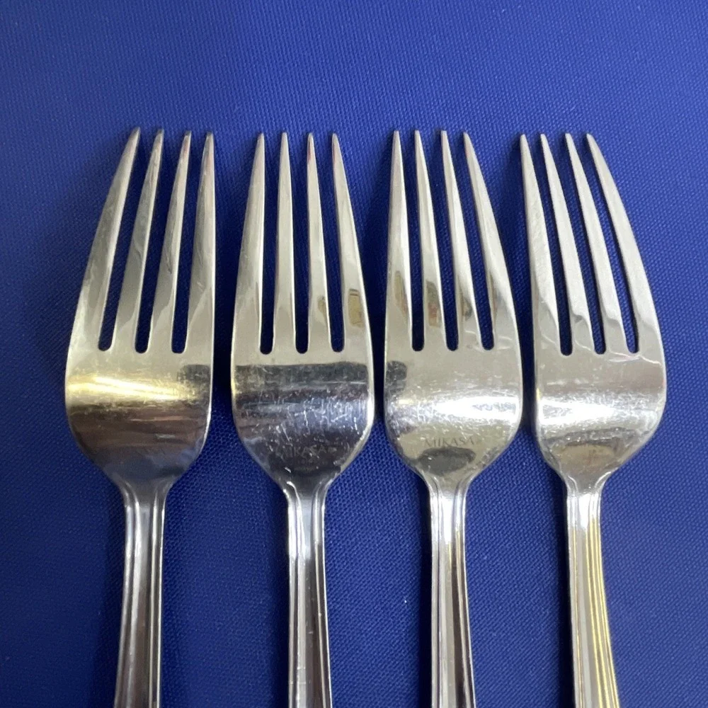 (4) Dinner Forks Mikasa CLASSICO Satin Stainless Flatware 18/0 Indonesia Silver‎